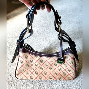 Dooney & Bourke handbag like new